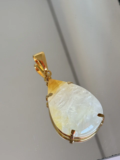 Pingente dourado pedra natural jade montagem Gota citrino