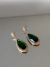 Brinco festa dourado zircônia cristal gota cor verde esmeralda