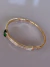 Bracelete SJ dourado linha premium verniz italiano com zircônia e pedra cor verde esmeralda - comprar online