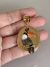 pingente placa dourado com tucano e passador largo - Bia Pimenta acessorios 