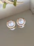 Brinco dourado com pérola e zircônia