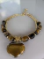 Colar dourado Jade dourado verniz italiano pedras naturais olho de tigre Maxi colar coração pedra olho de tigre - Bia Pimenta acessorios 
