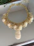 Colar dourado verniz italiano resort com detalhes e pingentes dourado e com resina marfim