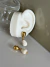 Brinco jade dourado verniz Italiano com pedra natural howlita na internet