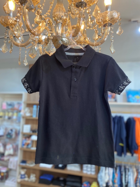 Camiseta Infantil Gola Polo Preto Calvin Klein CKJJ112E - comprar online