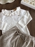 Conjunto Infantil Body em Suedine com Gola Babadov e Calça Jacquard Caqui Up Baby 124745867 - Clube Melina