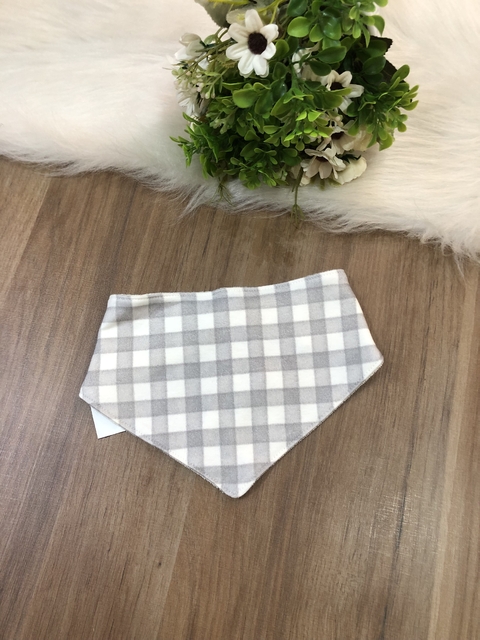 Babador Bandana Infantil em Suedine e Atoalhado Xadrez Cinza Mini e Co 46472068 - comprar online