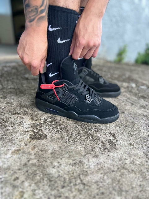 AIR JORDAN 4 PRETO
