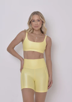 SHORT DANI AMARELO na internet