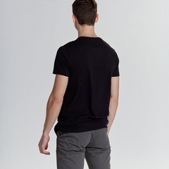 Remera M/C Bolsillo Flame - Negro - Gola Mendoza