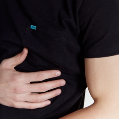 Remera M/C Bolsillo Flame - Negro - tienda online