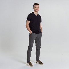 Remera Básica Cuello V - Negro - comprar online