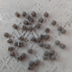 CRISTAL CUBO 4mm GRIS PAQ. 24 - CC420