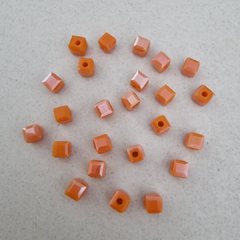 CRISTAL CUBO 4mm NARANJA BRILLANTE PAQ. 24 - CC406