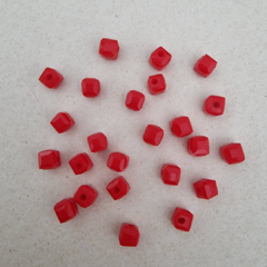 CRISTAL CUBO 4mm ROJO CLARO PAQ. 24 - CC402