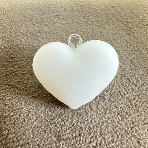DIJE RESINA CORAZON BLANCO 23,5mm - UND - RE18