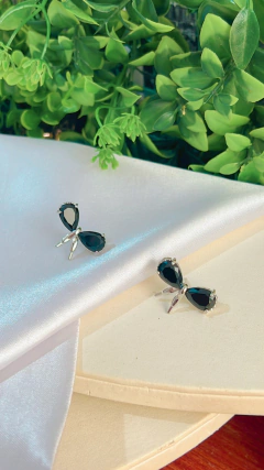 BJ-85 Brinco Pedraria Laço ródio branco - Yes Sereia Biju