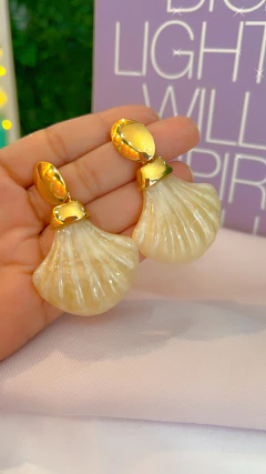 CV-08 Brinco concha dourado - comprar online