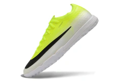 Chuteira Society Nike Mercurial Vapor 17 Elite amarela com detalhes em branco e preto vista de lado