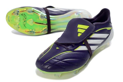 Chuteira de campo Adidas Predator Elite Tongue Copa 26 FG na cor preta com detalhes brancos e amarelo neon, vista lateral direita