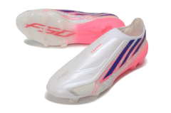 Chuteira de campo Adidas F50 Hyperfast Elite laceless em branco com detalhes em azul e rosa