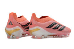 Chuteira de campo Adidas Predator 26 Elite sem cadarço na cor rosa com detalhes em preto e solado com travas para gramado firme