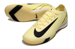 Chuteira de futsal Nike Air Zoom Mercurial Vapor 16 Elite na cor amarela com detalhes em preto.