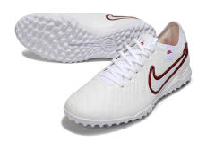 Chuteira Society Nike Tiempo Legend X Pro branca com detalhes em vermelho, vista lateral direita