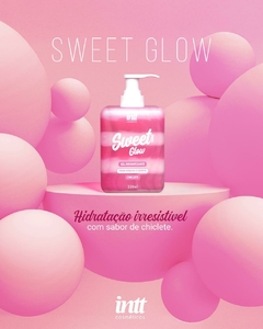 Sweet Glow Gel Aromatizante Beijável Para Virilha Sabor Chiclete 320ml INTT - FABRICA DA SEDUÇÃO - Fabrica da Sedução Sex Shop - Vibrador, Plug, Acessórios, Cosméticos e Muito Mais