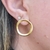 Brinco Círculo Vazado Ondulado Banhado a Ouro 18k - comprar online