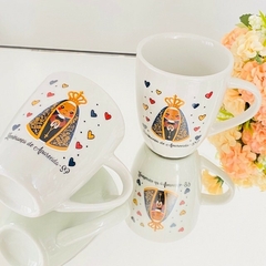 caneca de louça branca pequena
