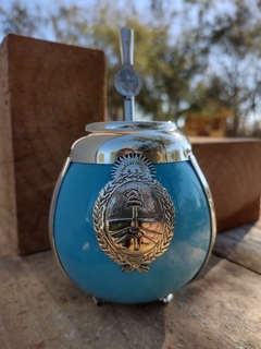 Mate Escudo Nacional. Cerámica y alpaca. Con bombilla