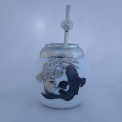 Koi. Mate cerámica y alpaca cincelado. Con bombilla