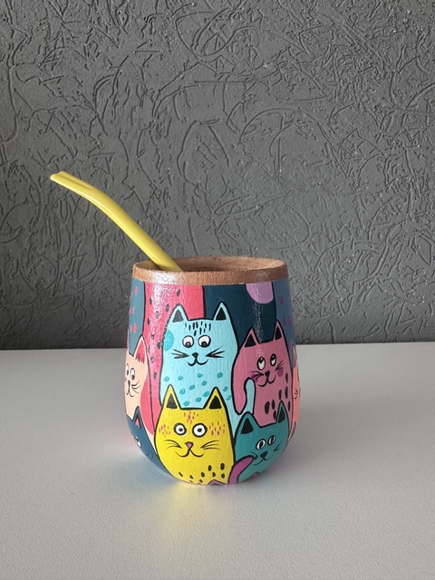 Mate de madera pintado
