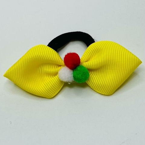 Laço na xuxinha folha com pom-pom amarelo