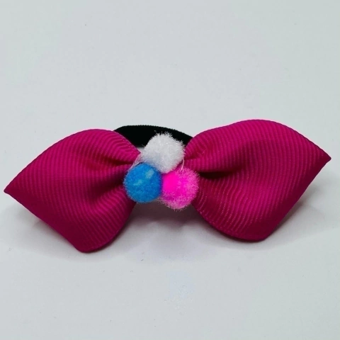 Laço na xuxinha folha com pom-pom pink