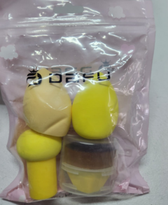 Kit com 3 Esponjas e 1 Pincel para Maquiagem - DAFU - Tati Perale Modas 