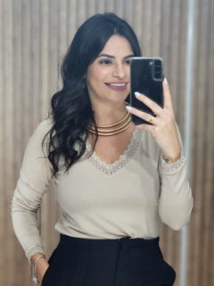 Blusa Básica Renda Manga Longa