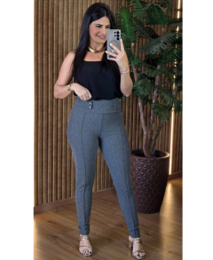 Calça Skin Pop com Detalhes de brilho na internet