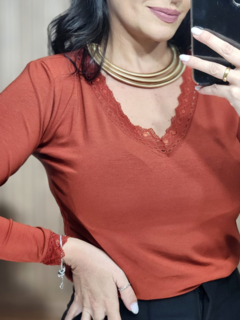 Blusa Básica Renda Manga Longa - Tati Perale Modas 