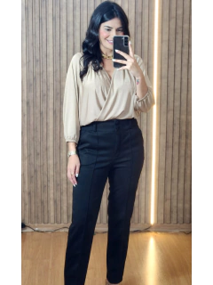 Calça suede estilo alfaiataria na internet