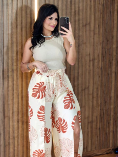 Calça Pantalona com fenda na internet