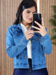 Jaqueta Jeans Basica com botões encapados na internet