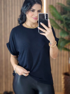 Blusa Lore Bassi na internet