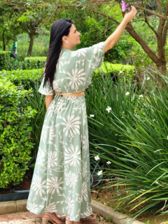 Vestido Saia e Croped Crepe duna com Amarração