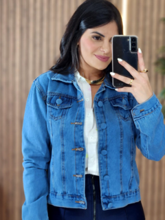 Jaqueta Jeans Basica com botões encapados - Tati Perale Modas 