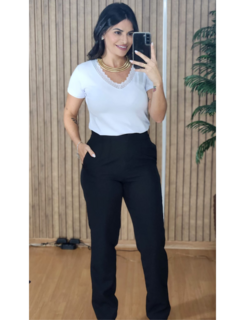 Blusa Basica Renda Gola V Manga curta - comprar online