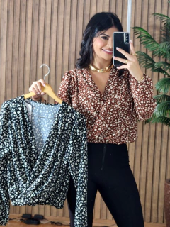 Blusa Flor Crepe Duna na internet