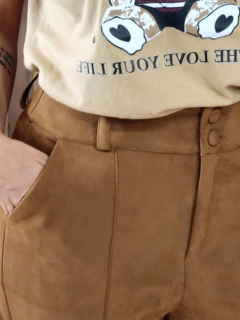 Calça suede estilo alfaiataria na internet