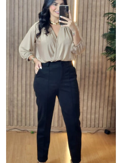 Calça suede estilo alfaiataria